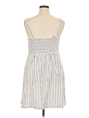 Old Navy Casual Dress (view 2)
