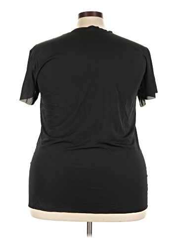 Uniqlo Short Sleeve T-Shirt (view 2)