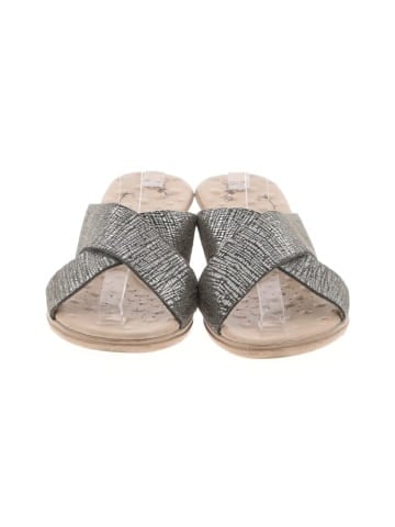 Michelle D. Wedges (view 2)