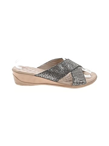 Michelle D. Wedges (view 1)