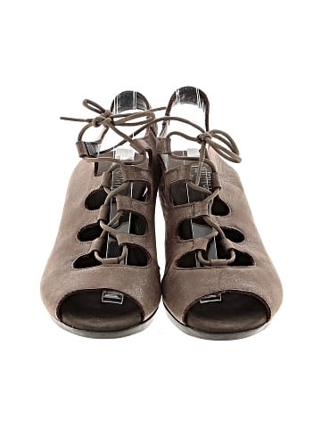 Munro American Heels (view 2)