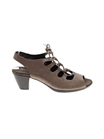 Munro American Heels (view 1)