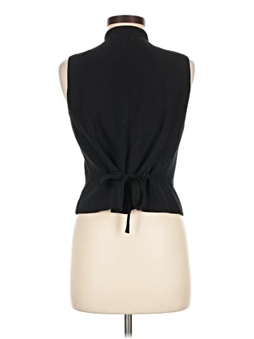 Gap Sleeveless Button-Down Shirt (view 2)