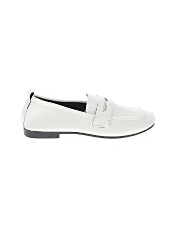 Unbranded Flats (view 1)