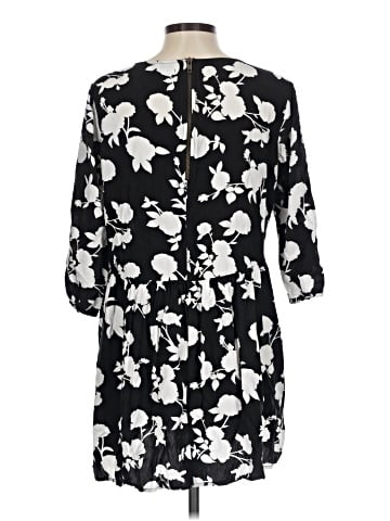 Old Navy Casual Dress (view 2)