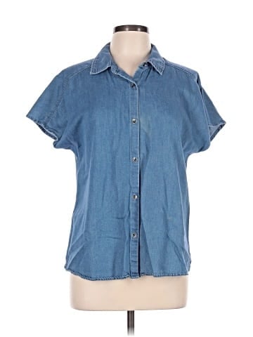 Maurices Short Sleeve Button-Down Shirt (view 1)