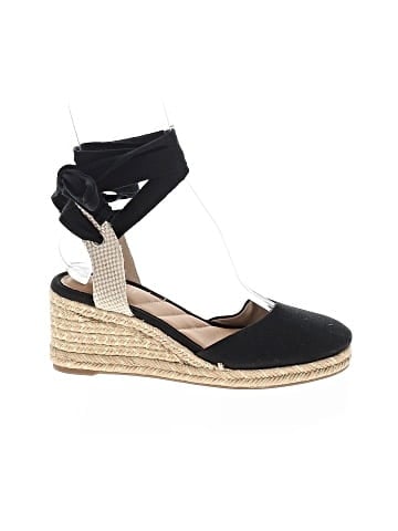 Kelly & Katie Wedges (view 1)