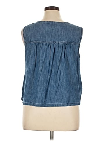 Gap Sleeveless Button-Down Shirt (view 2)