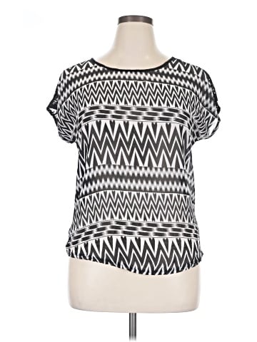 Claudia Richard Short Sleeve T-Shirt (view 1)