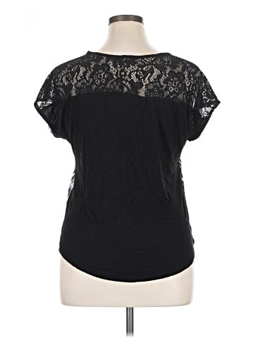 Claudia Richard Short Sleeve T-Shirt (view 2)