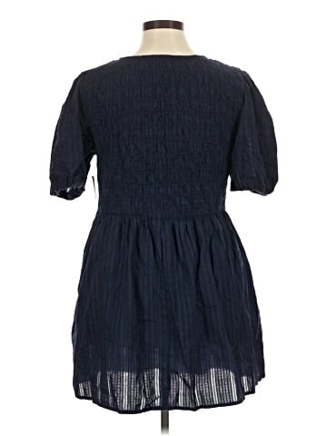Old Navy Casual Dress (view 2)