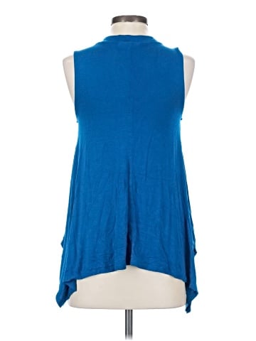 Jennifer Lopez Sleeveless T-Shirt (view 2)