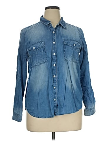 Maurices Long Sleeve Button-Down Shirt (view 1)