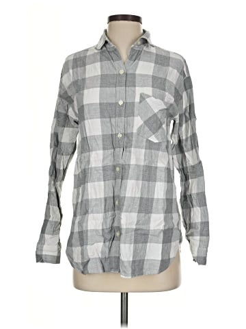 Old Navy Long Sleeve Button-Down Shirt (view 1)