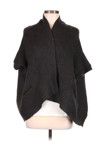 Akemi + Kin Poncho (view 1)