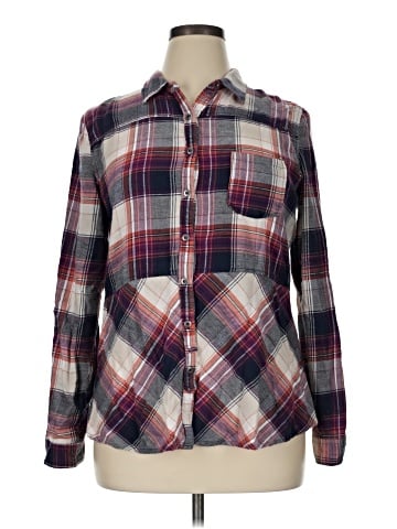 Maurices Long Sleeve Button-Down Shirt (view 1)