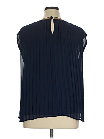 DR2 Sleeveless Blouse (view 2)