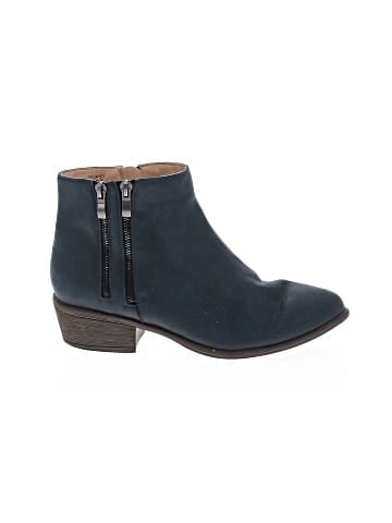 Journee Collection Ankle Boots (view 1)