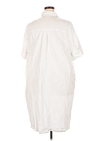 Old Navy Short Sleeve Button-Down Shirt (view 2)