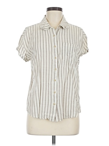 Maurices Short Sleeve Button-Down Shirt (view 1)