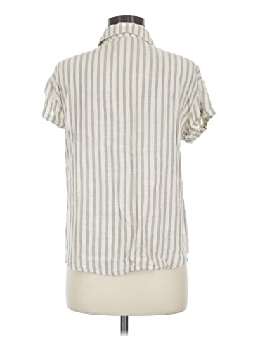 Maurices Short Sleeve Button-Down Shirt (view 2)