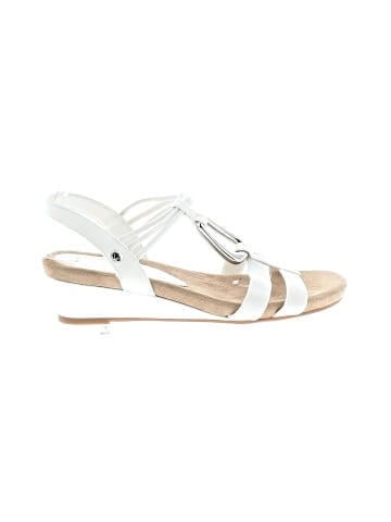 Kelly & Katie Wedges (view 1)
