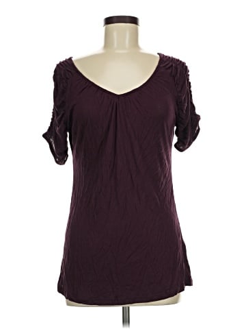 Jennifer Lopez Short Sleeve T-Shirt (view 1)