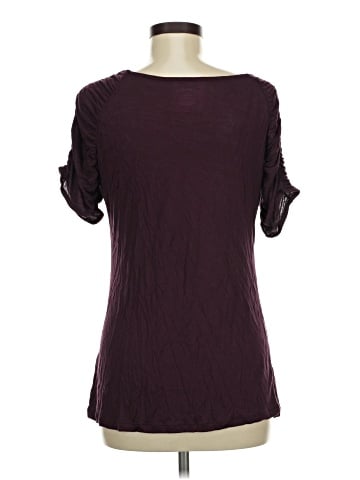 Jennifer Lopez Short Sleeve T-Shirt (view 2)
