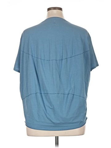 Lululemon Athletica Short Sleeve T-Shirt (view 2)