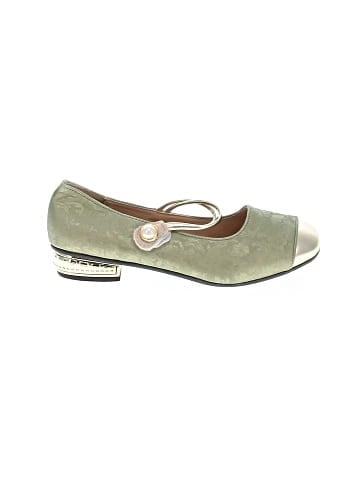 Unbranded Flats (view 1)
