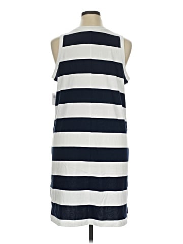 Old Navy Casual Dress (view 2)