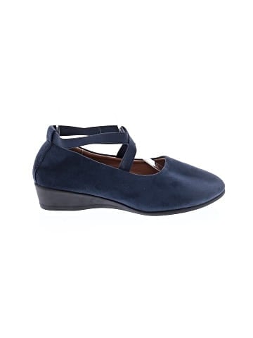 Unbranded Flats (view 1)