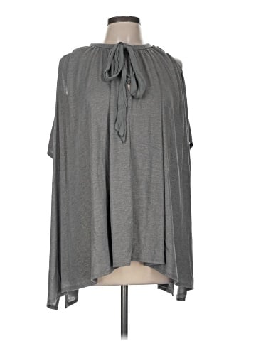 Deletta Poncho (view 1)