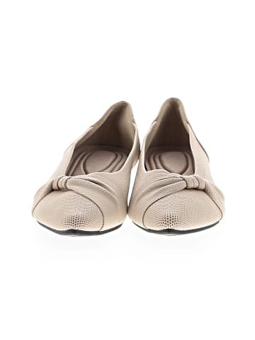 Unbranded Flats (view 2)