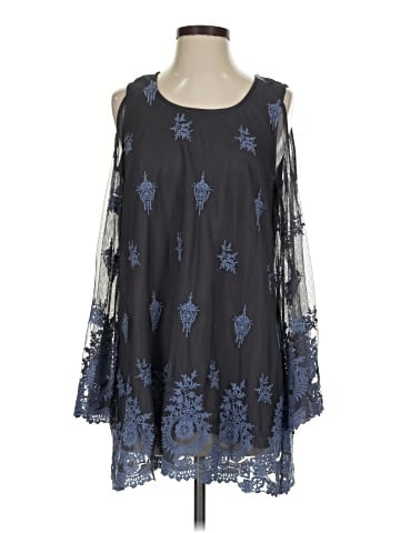 The Pyramid Collection Long Sleeve Blouse (view 1)