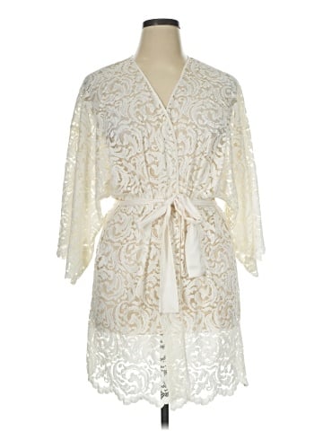 Natori Kimono (view 1)