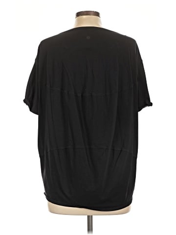 Lululemon Athletica Short Sleeve T-Shirt (view 2)