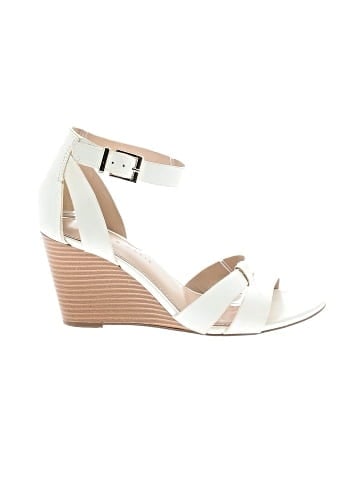 Kelly & Katie Wedges (view 1)