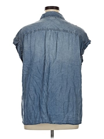 Jessica Simpson Sleeveless Button-Down Shirt (view 2)