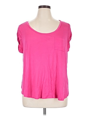Jennifer Lopez Short Sleeve T-Shirt (view 1)