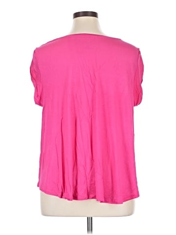 Jennifer Lopez Short Sleeve T-Shirt (view 2)
