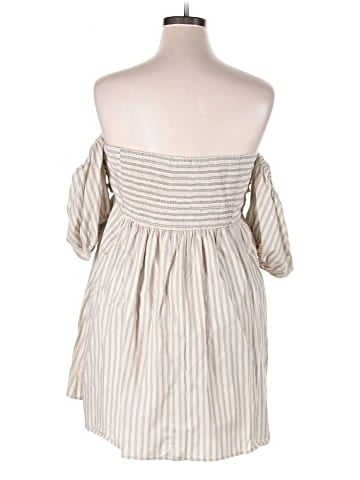Abercrombie & Fitch Casual Dress (view 2)