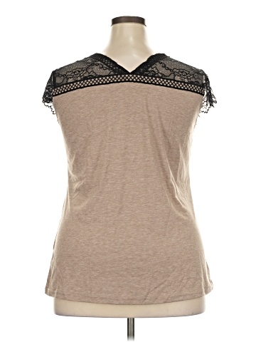 Unbranded Sleeveless T-Shirt (view 2)