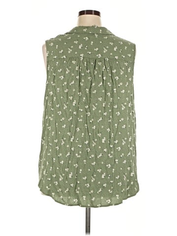 Torrid Sleeveless Button-Down Shirt (view 2)