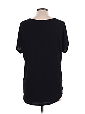 Lucy & Laurel Short Sleeve T-Shirt (view 2)