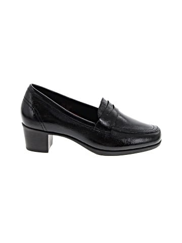 Munro American Heels (view 1)