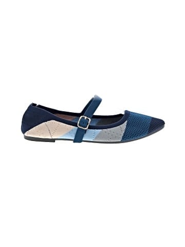 Unbranded Flats (view 1)