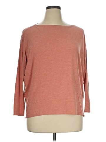 Lululemon Athletica 3/4 Sleeve T-Shirt (view 1)