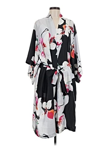 Natori Kimono (view 1)