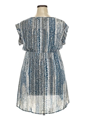 Liz Lange Maternity for Target Sleeveless Blouse (view 2)